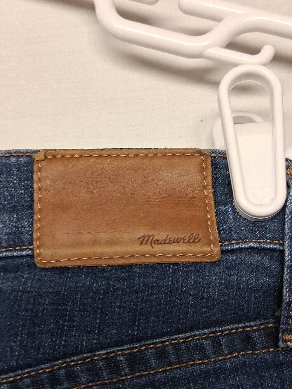 Madewell High-Rise Slim Crop Jeans in Dark Blue Wash - Picture 4 of 6